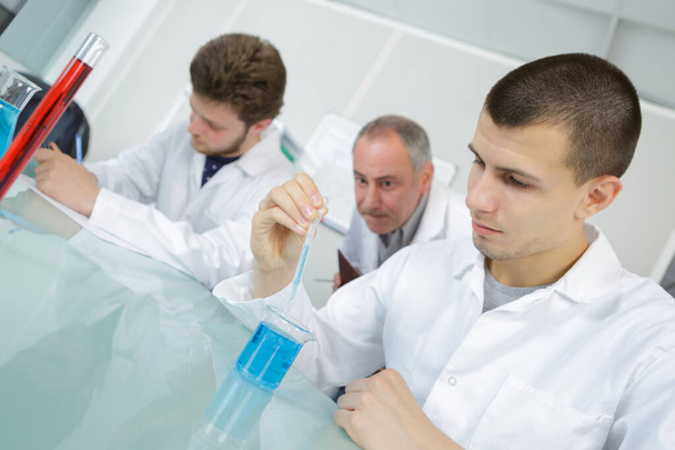 young scientists in the laboratory - Foto, Imagen