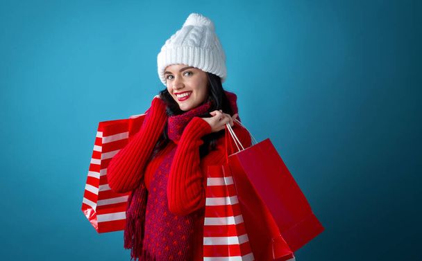 Happy young woman holding shopping bags - Foto, immagini
