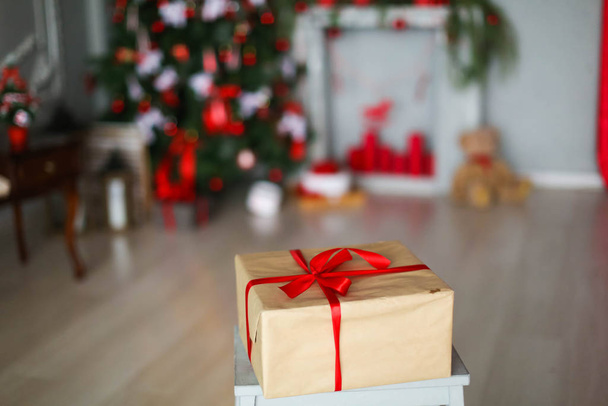 Natal caixas amarradas com fitas coloridas closeup
 - Foto, Imagem