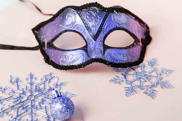 Maschera di Carnevale. Dettagli per la mascherata di un Anno nuovo
 - Foto, immagini