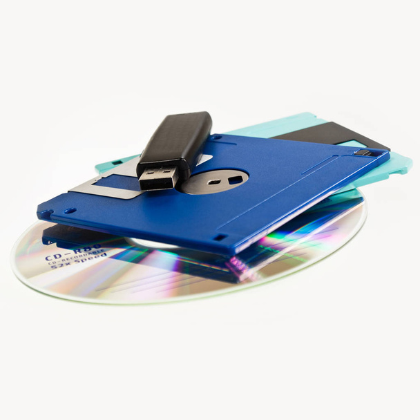 Disketová disketa a disk CD-ROM pro ochranu dat - Fotografie, Obrázek