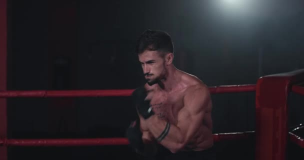 In the middle of boxing ring guy make some exercises before start his boxing match in a cross fitness class - Filmagem, Vídeo