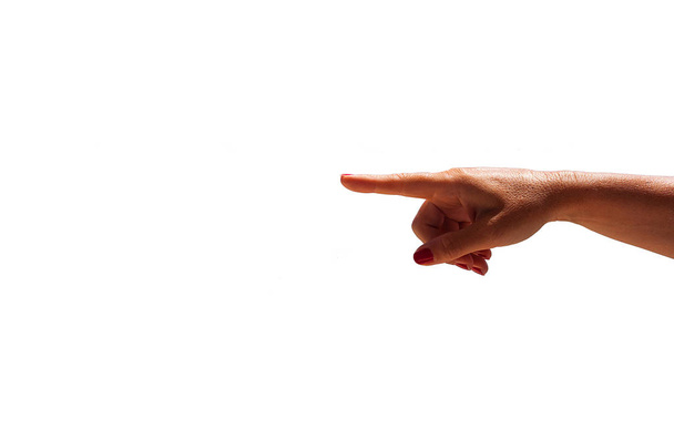 Vrouw de hand wijzen met vinger op witte achtergrond - Foto, afbeelding