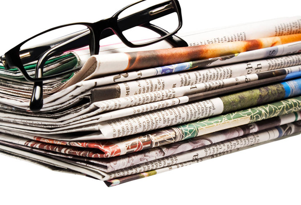 Journaux avec lunettes Nouvelles comme arrière-plan
 - Photo, image