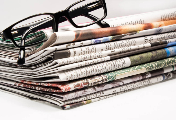 Newspapers with glasses close up - Foto, immagini