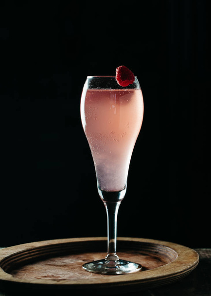Champagne bubbly cocktail on dark background - 写真・画像