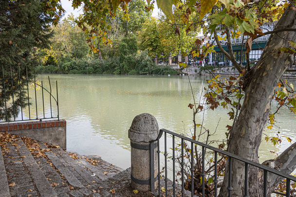 Jetty of the Royal Site of Aranjuez on the Tagus River. madrid Spain - Photo, Image