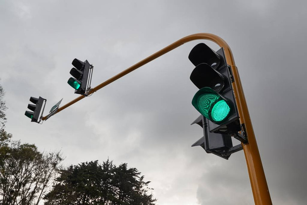 Traffic light green, evening light - Foto, imagen