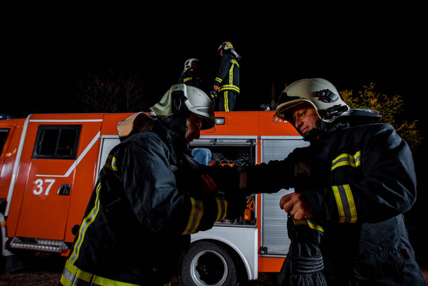 operação de combate a incêndios
 - Foto, Imagem