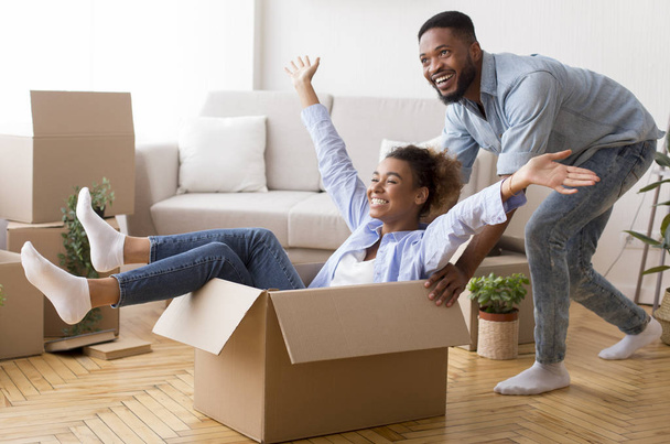 Afro Husband Riding Wife In Moving Box In New House - Foto, imagen