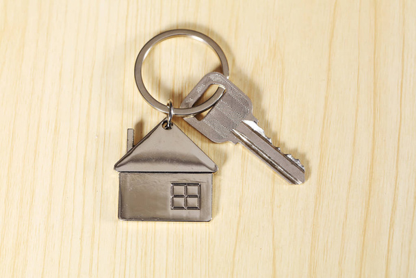 Modelo da casa e a chave
 - Foto, Imagem