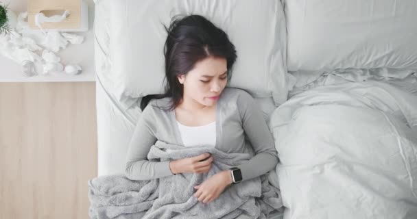 asian woman cough in bedroom - Video, Çekim