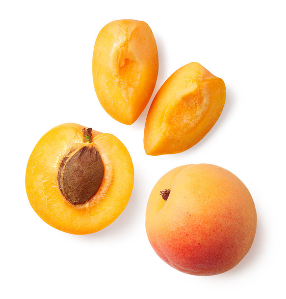 Fresh ripe whole, half and sliced apricot - Foto, afbeelding