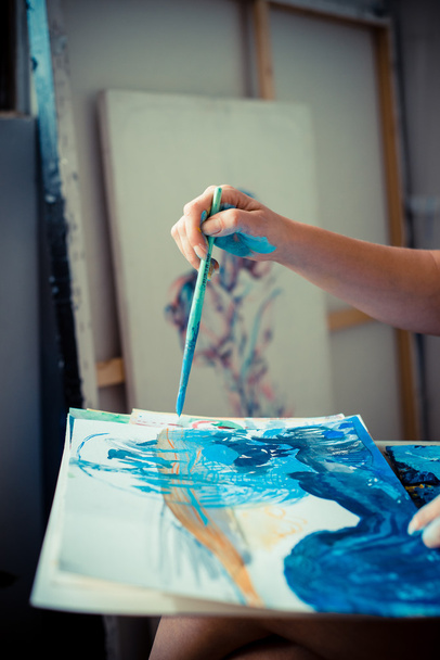 particular of woman painter hand painting - Fotografie, Obrázek