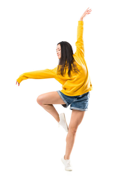Jovem asiático dançarino sobre isolado branco fundo
 - Foto, Imagem