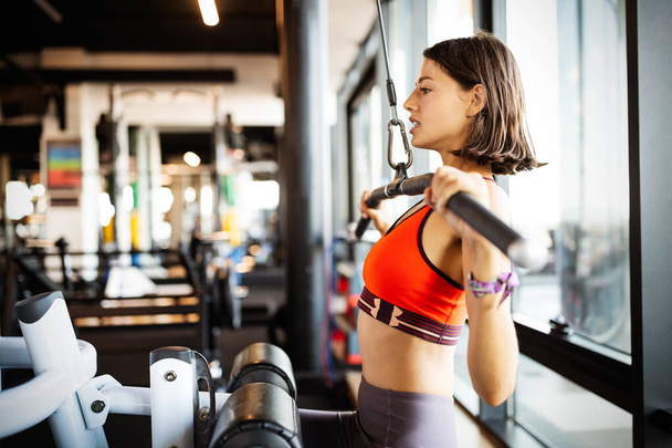 Beautiful fit healthy woman training in gym - Fotoğraf, Görsel