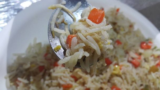 Riz basmati Pulao ou pulav aux petits pois, ou riz aux légumes
  - Photo, image