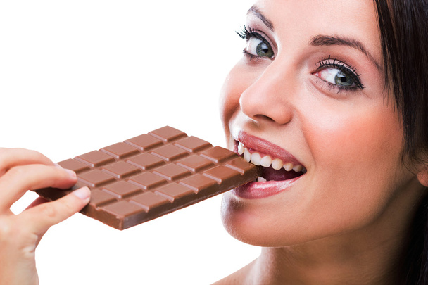 Mulher comendo chocolate
 - Foto, Imagem