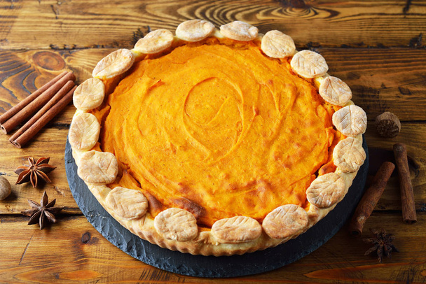 Traditional pumpkin pie - Valokuva, kuva