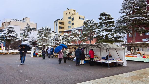 Mercado da Manhã Jinya-mae em Takayama
 - Foto, Imagem