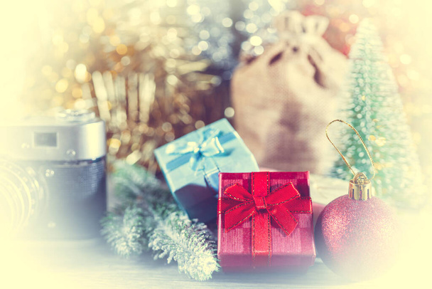 Regalos envueltos de Navidad, Fondo de Año Nuevo
 - Foto, Imagen