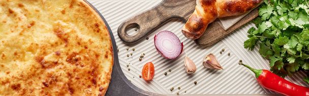 Adjarian and imereti khachapuri with vegetables and spices on textured background, panoramic shot - Foto, afbeelding