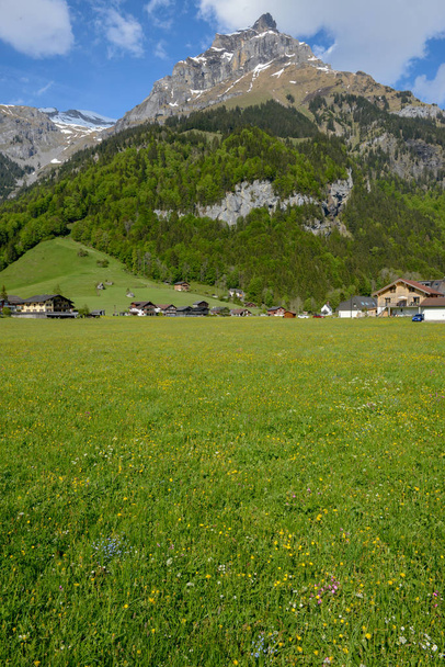 Αγροτικό τοπίο του Engelberg στις Ελβετικές Άλπεις - Φωτογραφία, εικόνα