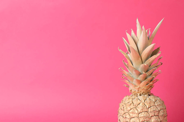 Painted gold pineapple on pink background, space for text - Фото, изображение