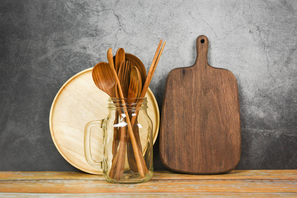 Herramientas de cocina naturales productos de madera / Utensilios de cocina backgroun
 - Foto, imagen