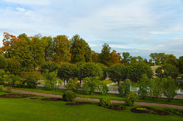 Autumn Park Puskinban. Szentpéterváron. Jó reggelt.. - Fotó, kép