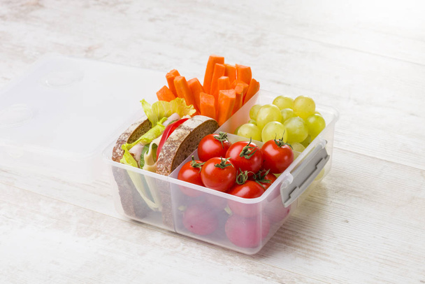 Lunch box with fresh vegetables and fruits. - Photo, Image