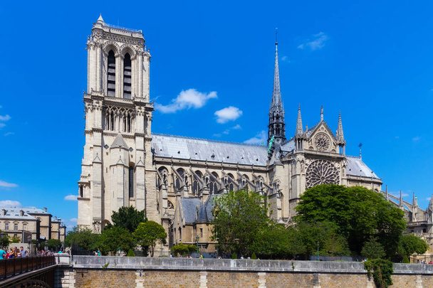 View of the famous Notre-Dame de Paris church. - Foto, imagen