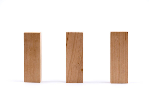Três blocos de jogo de madeira com espaço de cópia isolado em um branco Backg
 - Foto, Imagem