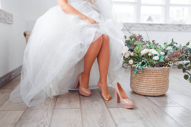Scenery for the morning of the bride with a white wedding dress and a bouquet. - Photo, Image