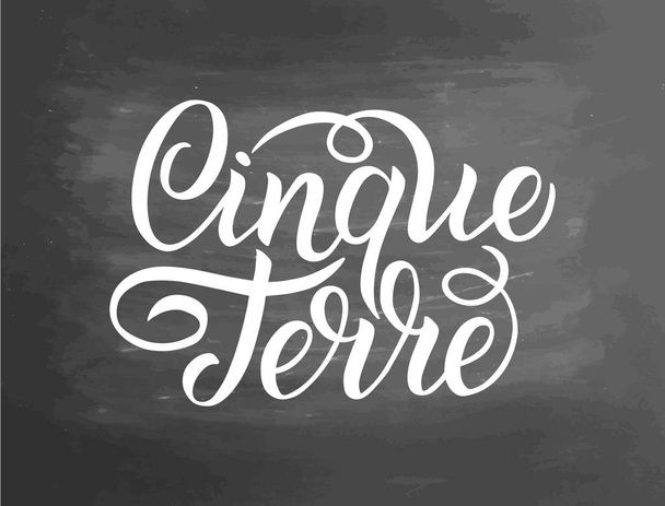 Cinque Terre, Italia. Käsittelee sanoja. Kaupungin logo. Vintage merkki kalligrafiaa grunge tyyliin. Sopii T-paitoihin tai julisteisiin. Liitutaulu kuvioitu tausta. Kirjoitusjuliste
. - Valokuva, kuva