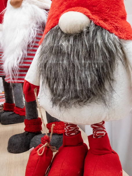 Marionetas de gnomos navideños en grupo
 - Foto, imagen