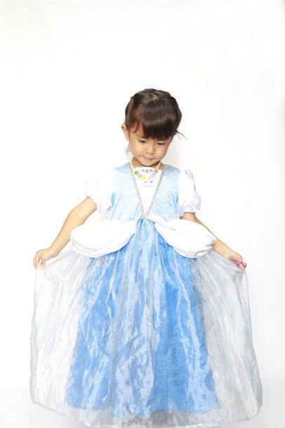 Japán lány ruhában (4 éves) - Fotó, kép