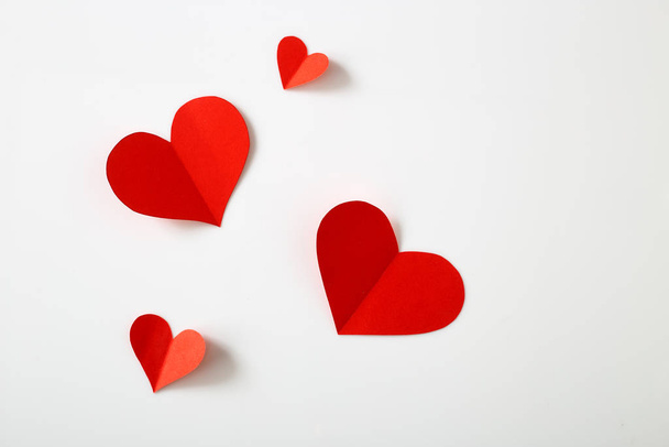 Red paper hearts on white background - Foto, imagen