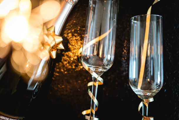 verres à champagne avec étincelles
 - Photo, image