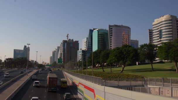DUBAI, UAE - OCTOBER 21, 2019: Al Maktoum road and Deira Clocktower in Dubai, United Arab Emirates - Materiał filmowy, wideo