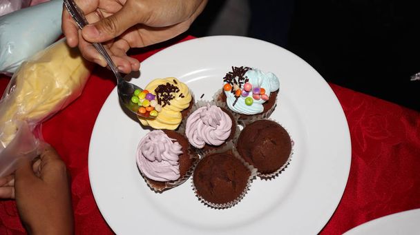  különböző édes sütemények, szelektíven összpontosítva - Fotó, kép