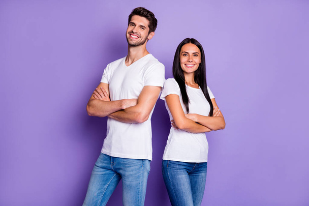 Portrait of his he her she nice attractive lovely content half-turned cheerful cheery couple folded arms standing back to back isolated over purple violet lilac color pastel background - Foto, Imagen