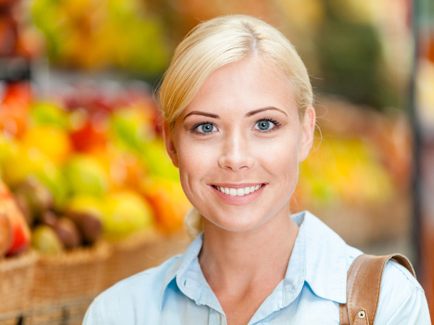 Portrait of female customer at the shop - Foto, Imagem