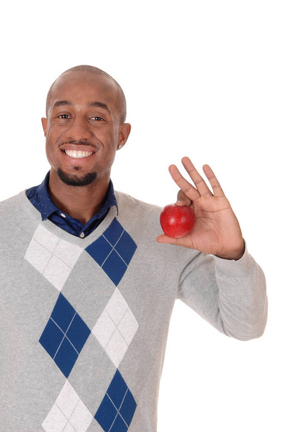 Beau Africain tenant une pomme rouge
 - Photo, image