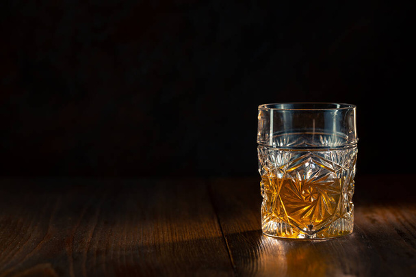 Whiskey in glass with ice - Foto, Imagen