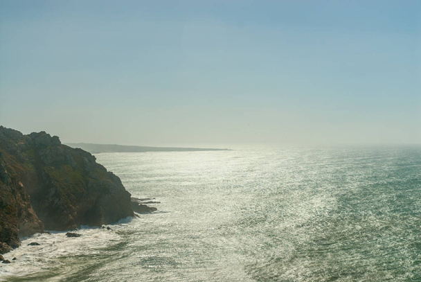 widok na morze z klifów cabo da roca sintra portugal zachodni punkt kontynentalnej Europy - Zdjęcie, obraz