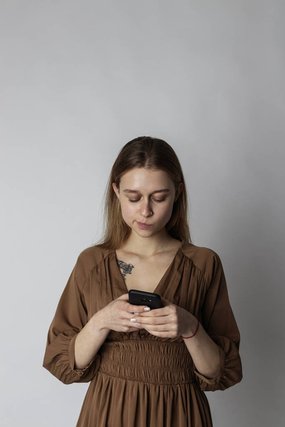 Young woman and smart phone. - Фото, изображение
