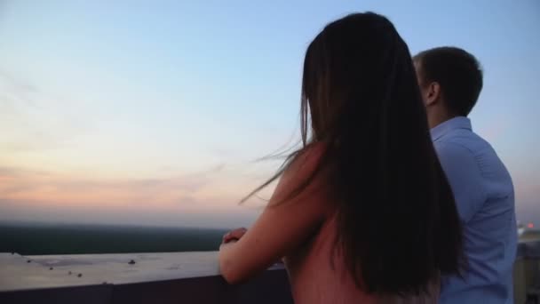 Hugging tourist couple enjoying cityscape from observation deck, positivity - Footage, Video