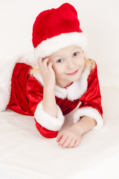 портрет маленькой девочки в образе Санта-Клауса
 - Фото, изображение