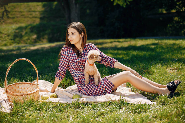 Elegant and stylish girl in a spring park - Zdjęcie, obraz